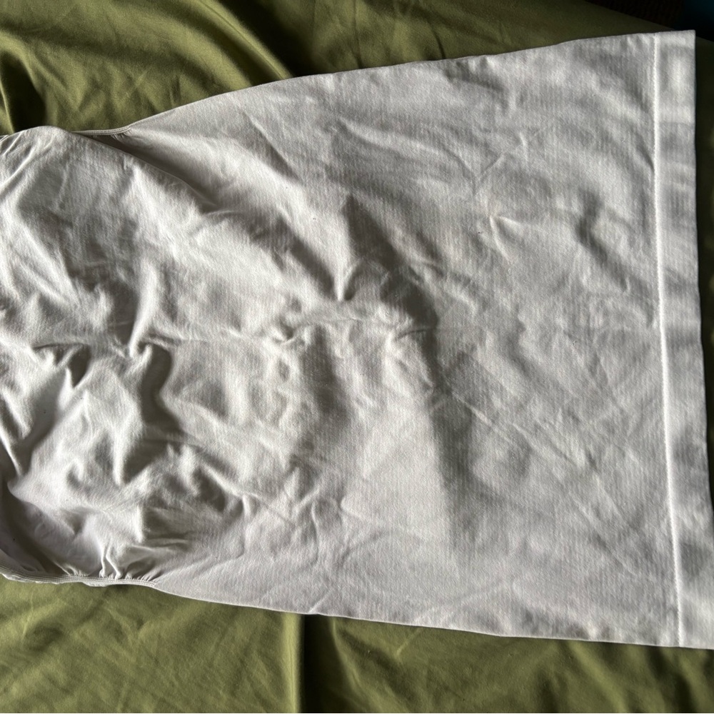 Apostrophe Classic White Apparel